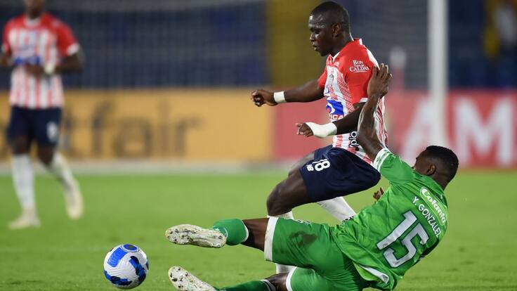 José María Pazo, entrenador de arqueros del Junior, en El Alargue