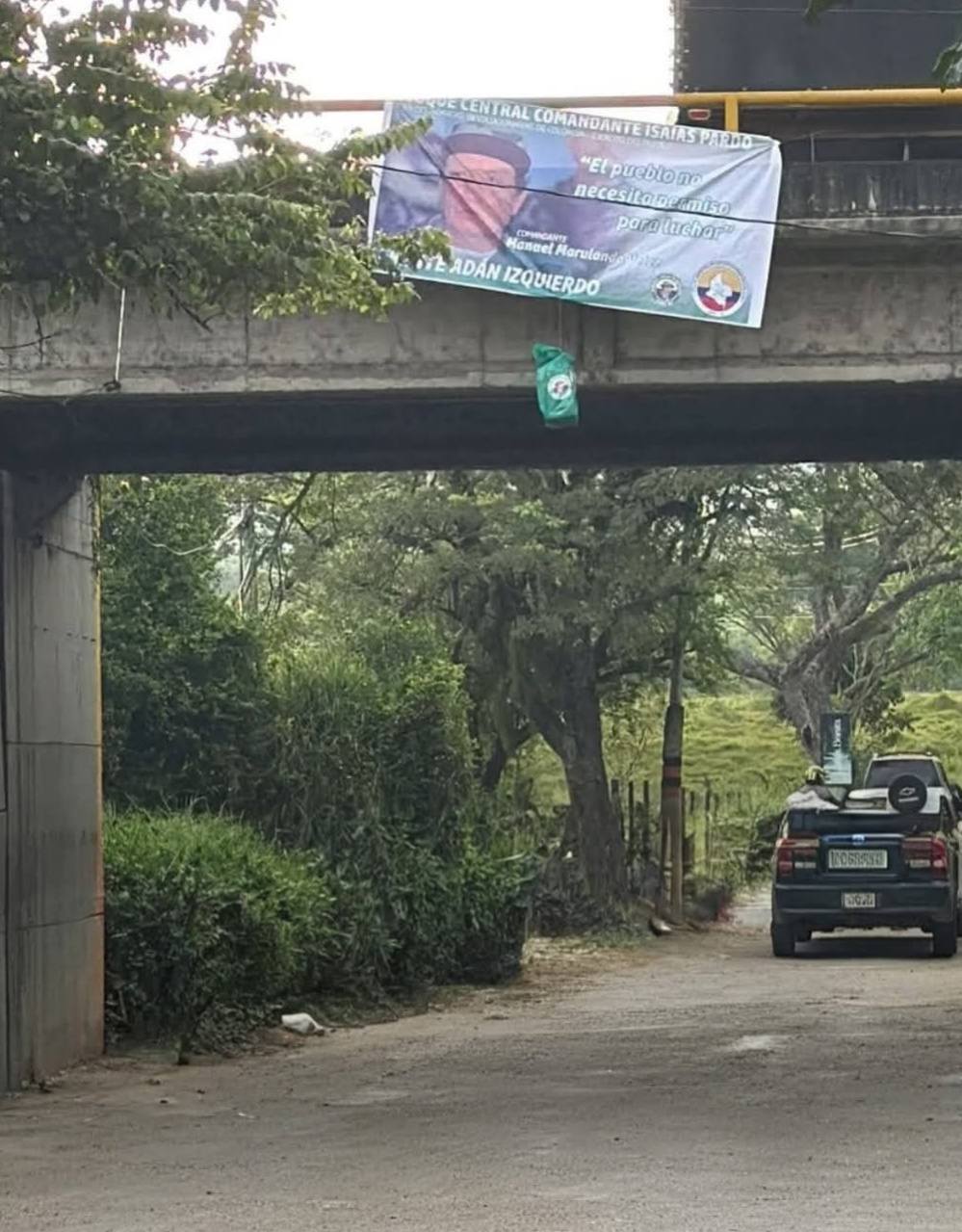 Retiran pancarta de disidencias de las FARC en la entrada de Tuluá, Valle