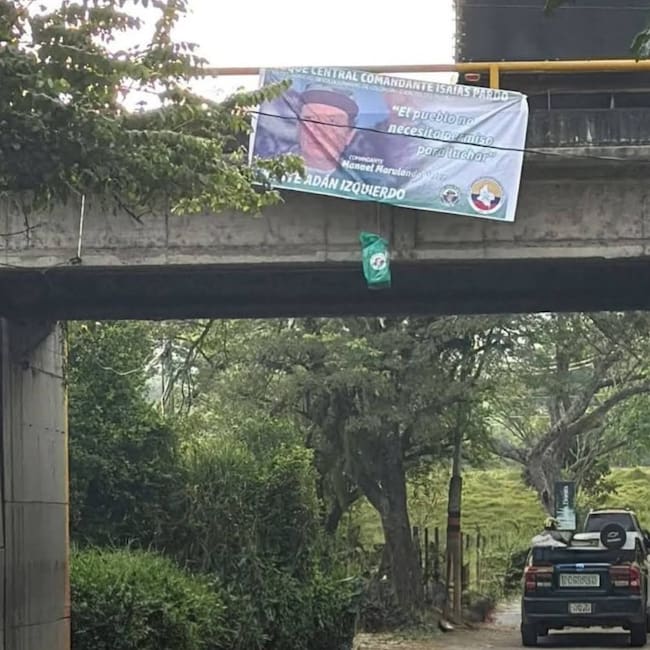 Retiran pancarta de disidencias de las FARC en la entrada de Tuluá, Valle