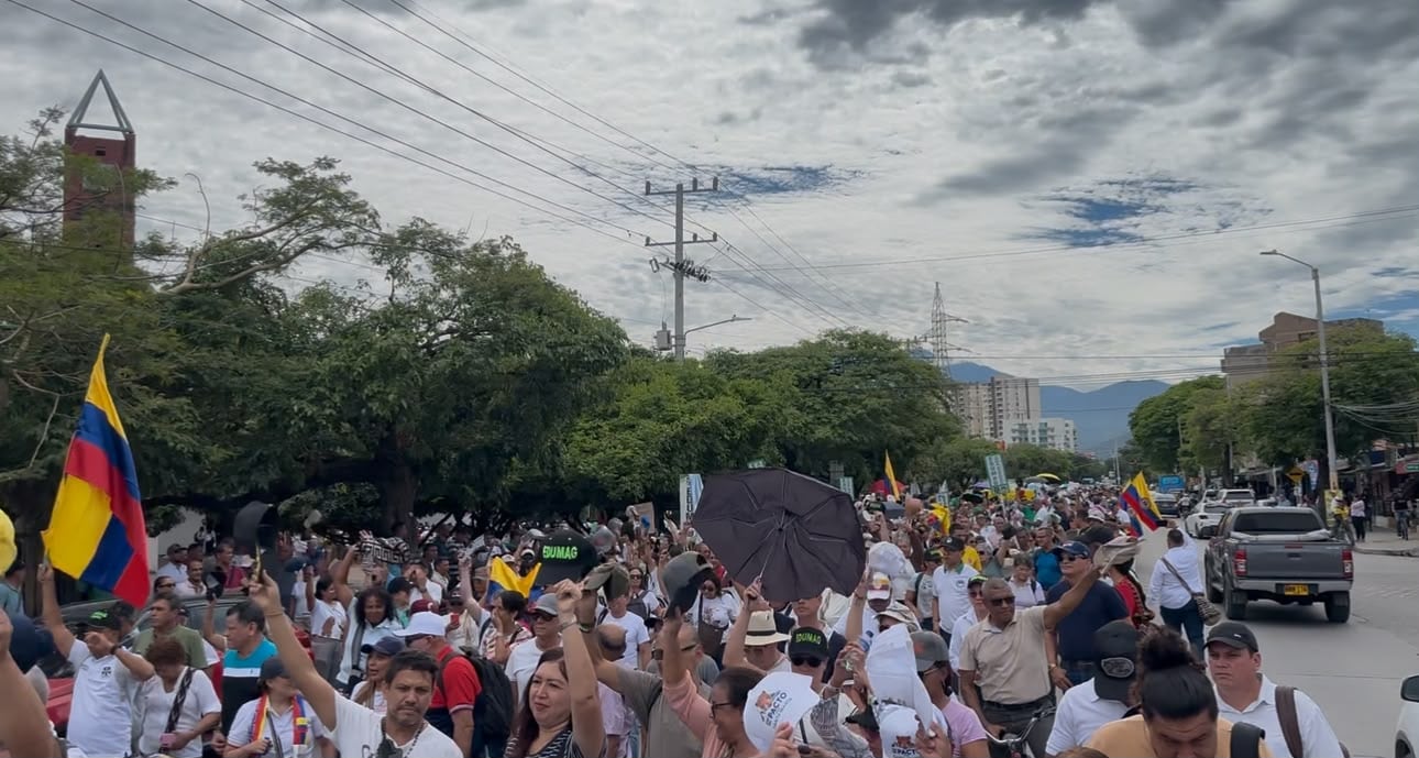 Docentes, sindicatos y sectores sociales se movilizaron en Santa Marta contra políticas del Gobierno. Foto: Caracol Radio