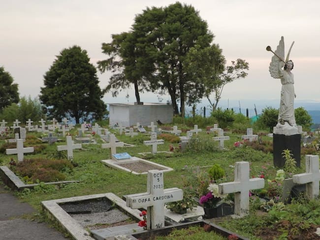 Intervención forense en el cementerio San Agustín en Samaná, Caldas. Foto cortesía Oriana Giacometto | JEP