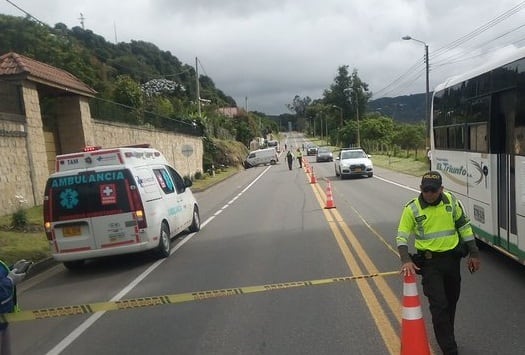 Grave accidente de tránsito en La Calera: hay dos personas muertas y cierre de un carril