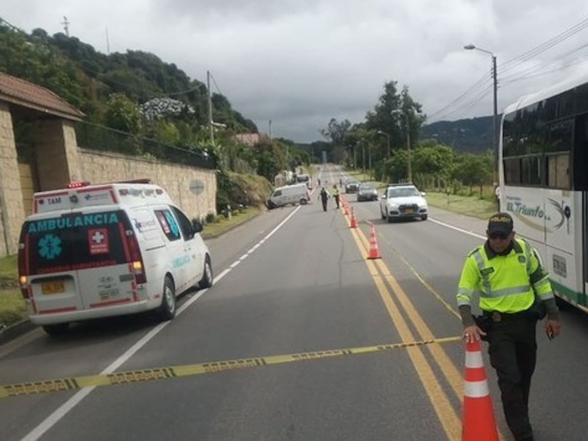 Grave accidente de tránsito en La Calera: hay dos personas muertas y cierre de un carril
