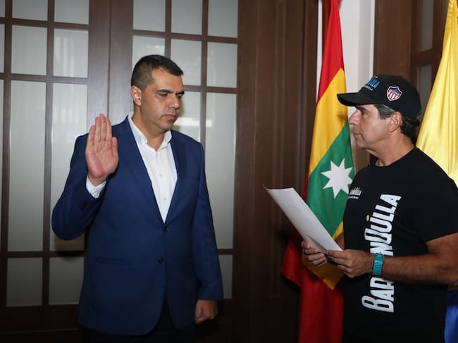 Coronel (RP) Nicolás Aníbal Martín Eljadue junto al alcalde Alejandro Char. Foto: Alcaldía de Barranquilla.