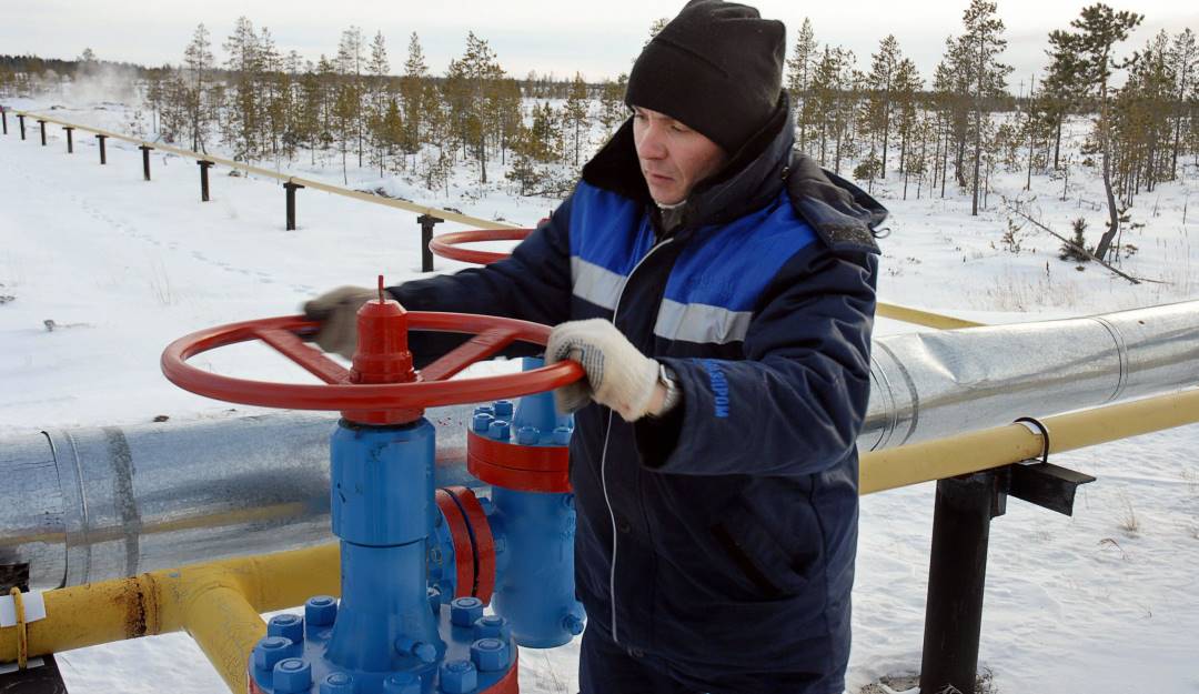 Trabajador en sede de Gazprom, donde se redirige gas hacia distintas zonas de Europa.                 Foto: Getty 