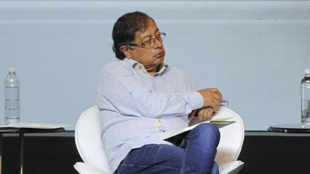 Petro defiende a Ministro de Salud tras declaraciones sobre vacunas COVID