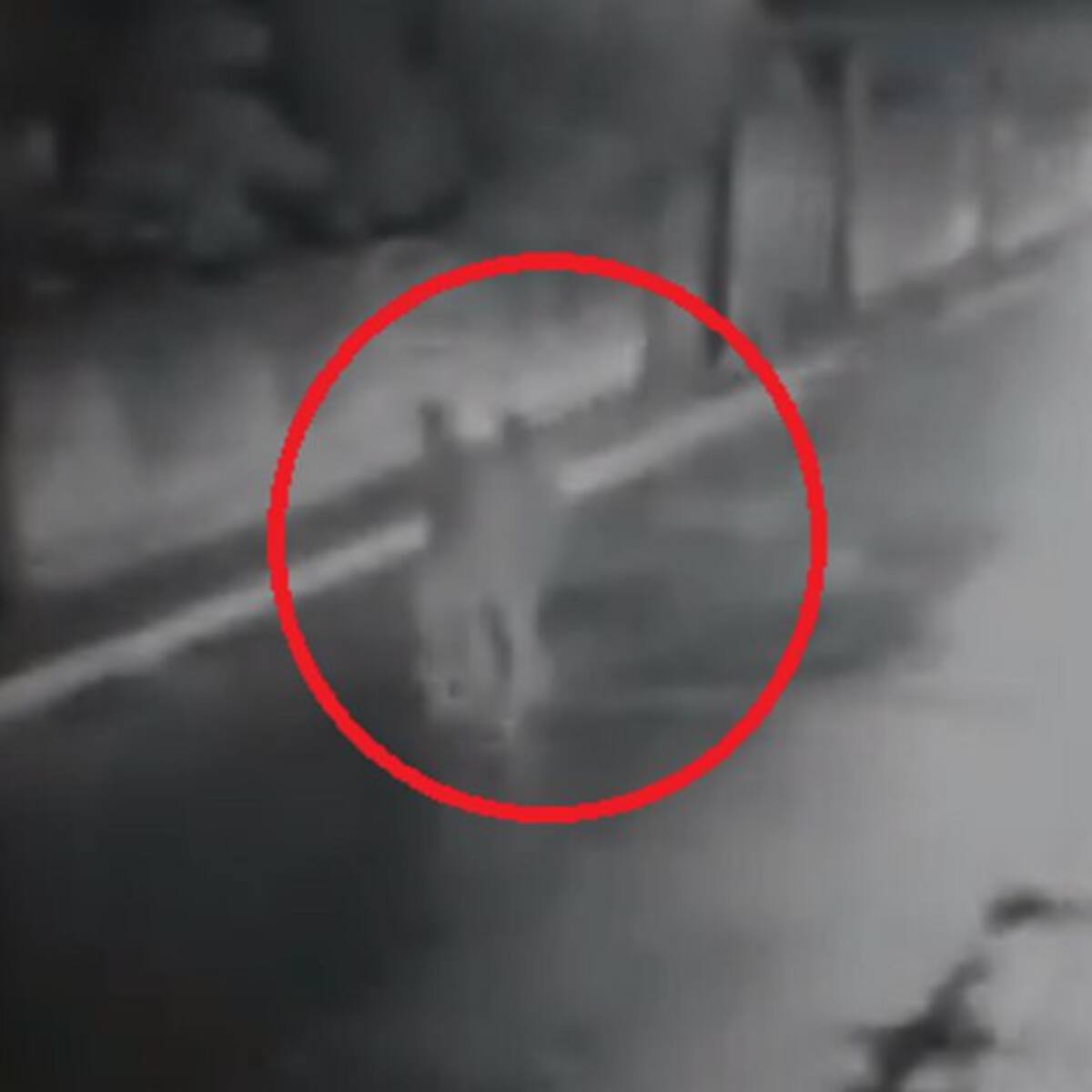 (VIDEO) Camioneta casi termina con la vida de dos jóvenes en Cajicá