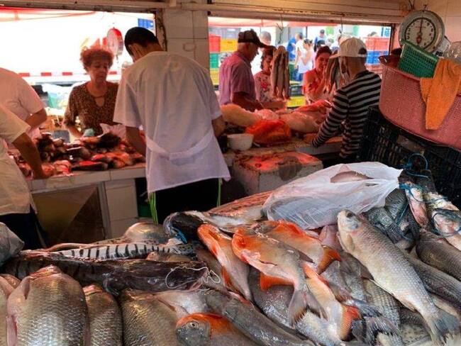 Venta de pescado en el comercio local. Cortesía: El Cronista