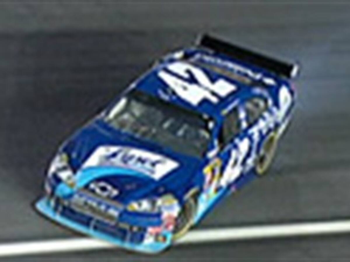 Juan Pablo Montoya terminó 35 en Charlotte y descendió a la sexta casilla de la Chase