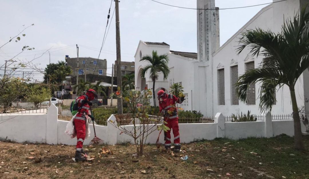 La compañía hizo presencia con corte de césped en las zonas verdes, jornada de inservibles, barrido y recolección integral