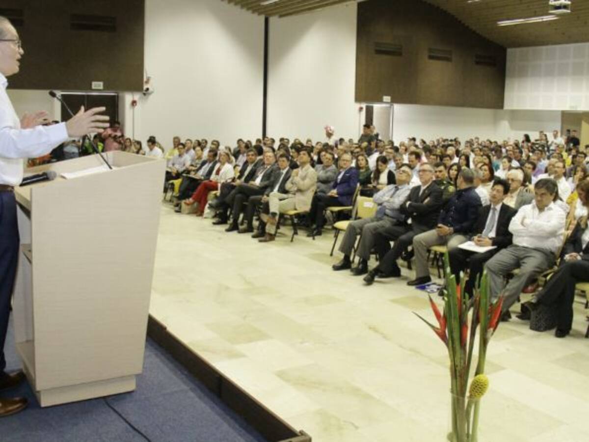 "Corporaciones autónomas son manejadas por políticos de turno" Procurador