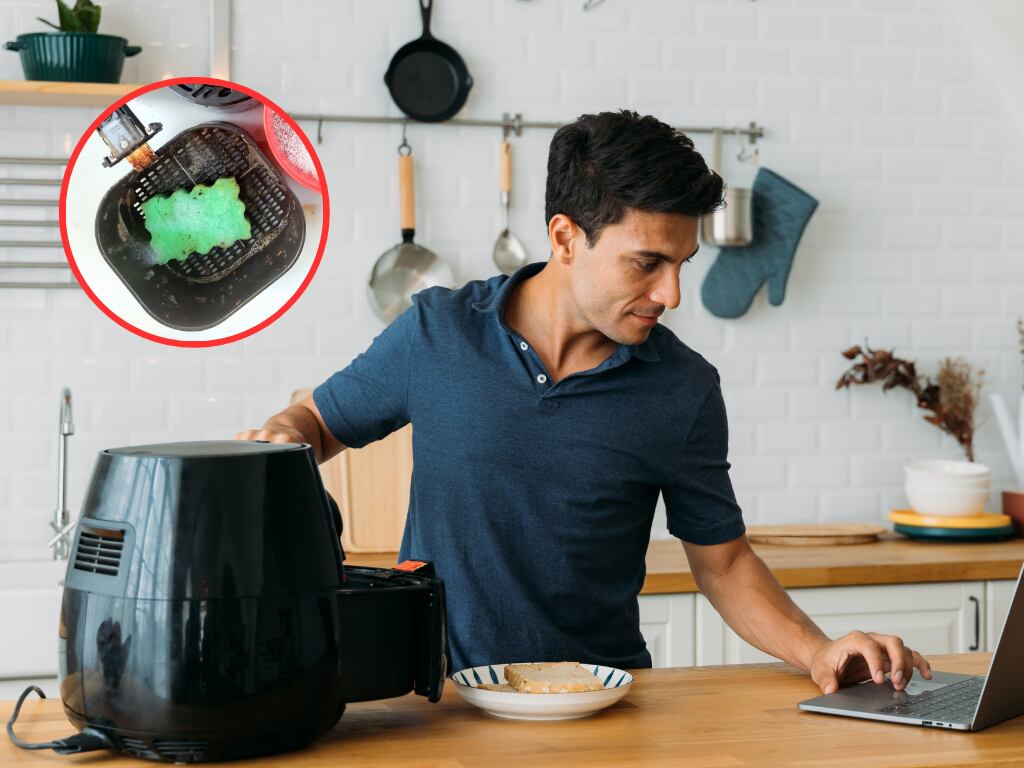 Hombre revisando un tutorial en internet, de fondo la limpieza de una air fryer (Fotos vía Getty Images)