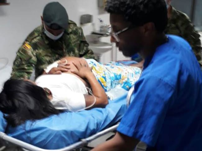 Ejército brinda ayuda a indígena embarazada
