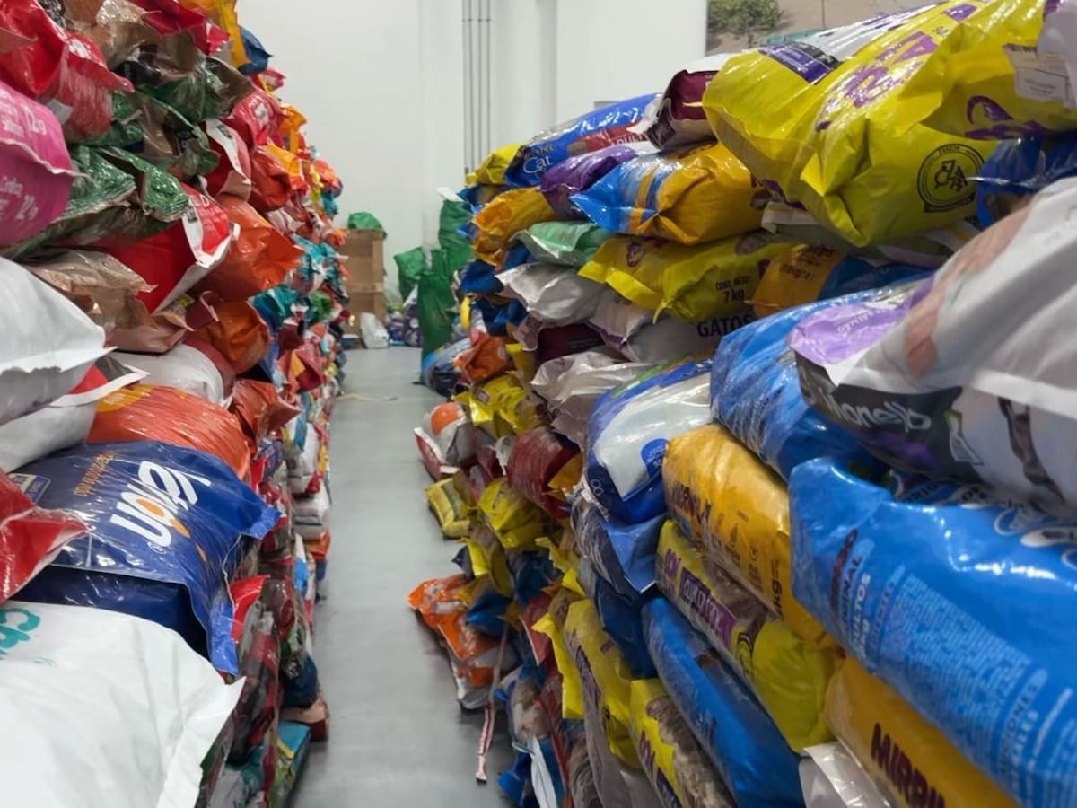 Llegan cerca de 14 toneladas de alimento para animales afectados por las inundaciones en Córdoba