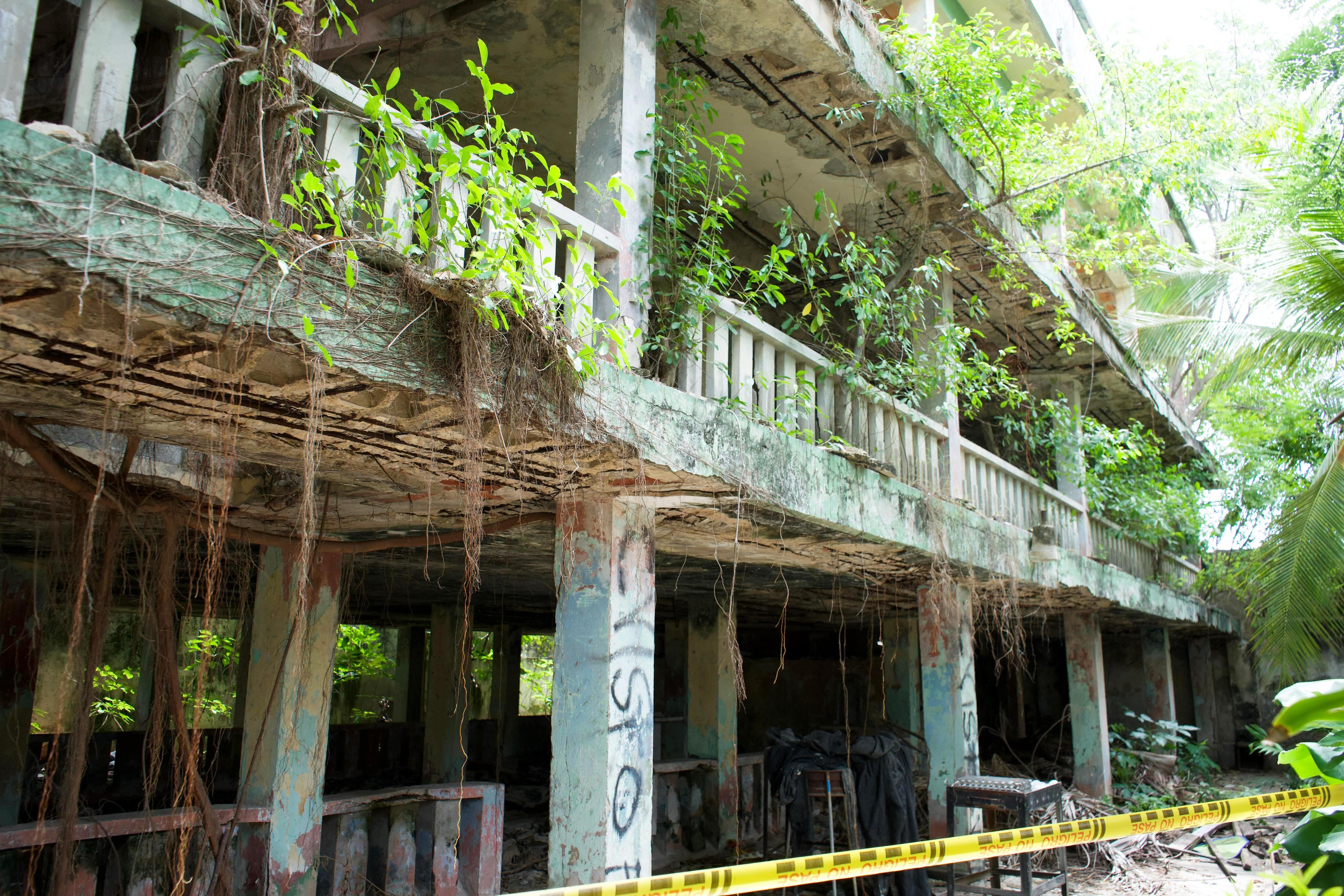 Edificio en ruinas que amenaza a la comunidad de la Urbanización Portal del Virrey será demolido