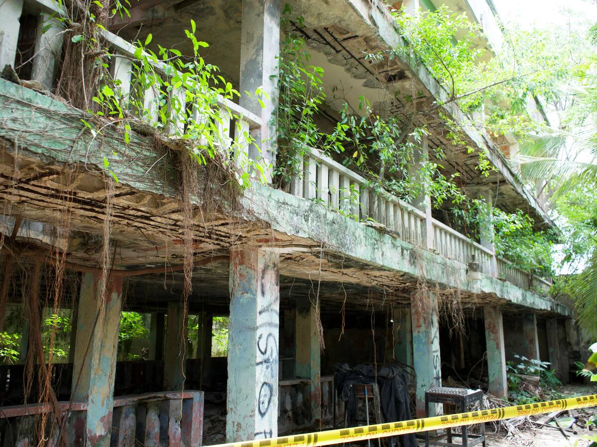 Edificio en ruinas que amenaza a la comunidad de la Urbanización Portal del Virrey será demolido