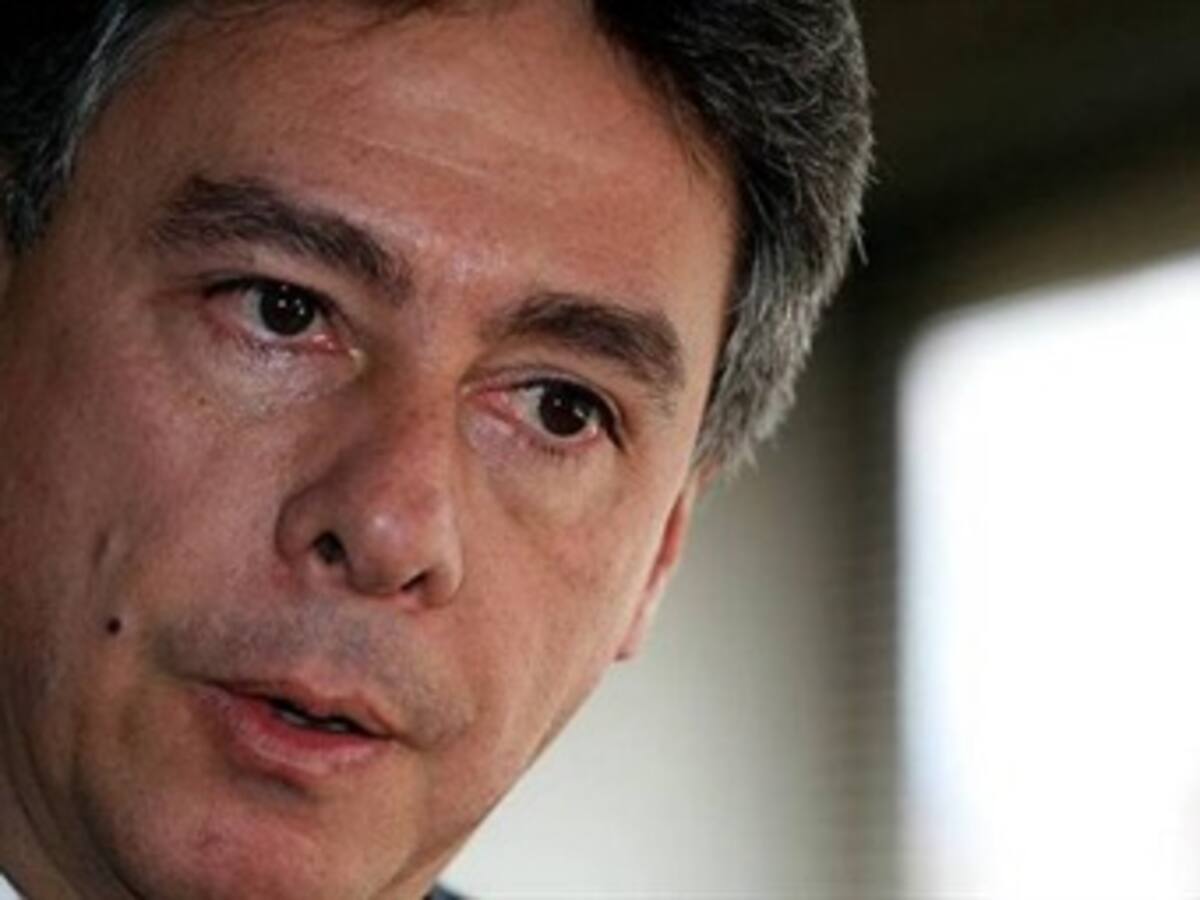 Destituido por 14 años Carlos Albornoz