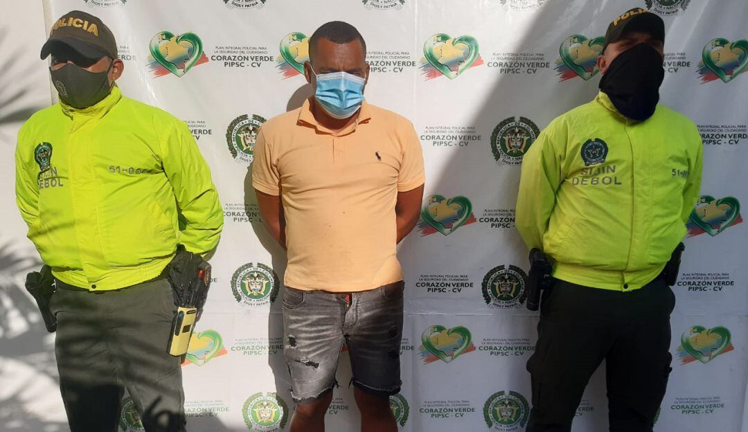 En compañía de otro sujeto habría hurtado más de 10 millones de pesos de un establecimiento en el Centro de esa población