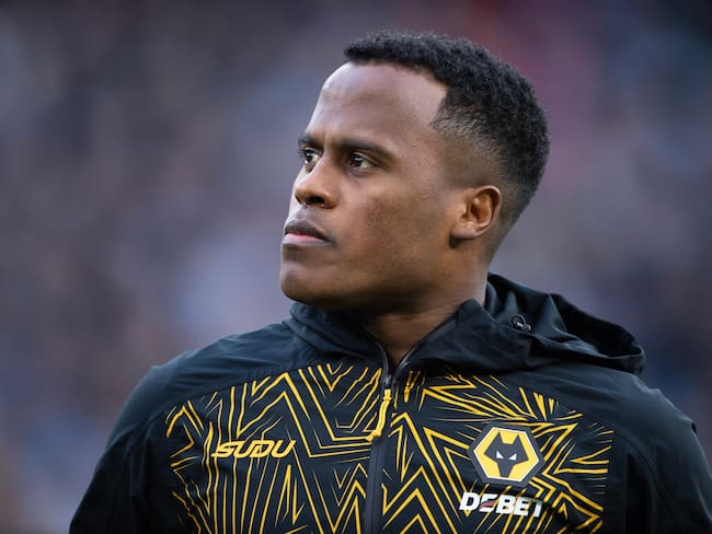 MANCHESTER, ENGLAND - JANUARY 24: Jhon Arias of Wolverhampton Wanderers lines up before the Premier League match between Manchester City and Wolverhampton Wanderers at Etihad Stadium on January 24, 2026 in Manchester, England. (Photo by Visionhaus/Getty Images)