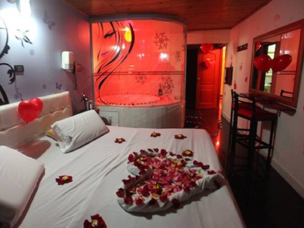 En Cali la oferta de los moteles es almuerzo y ayudas sexuales