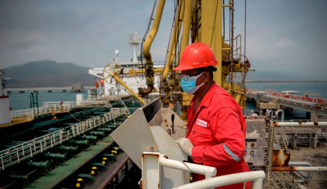 Revisión de la producción petrolera en Venezuela.         Foto: Getty 