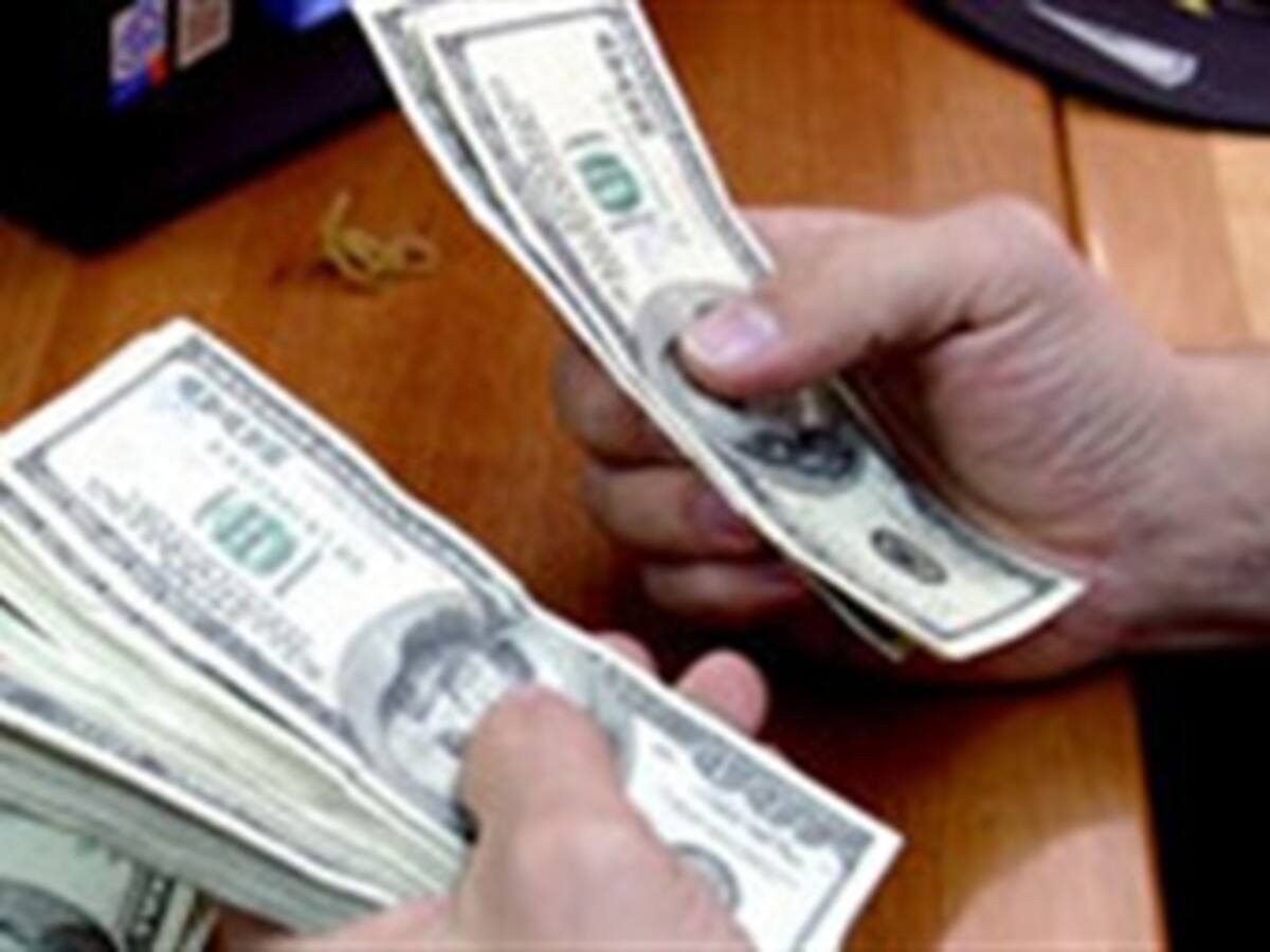 El dólar subió $74 y la Bolsa de Valores de Colombia cayó 1%