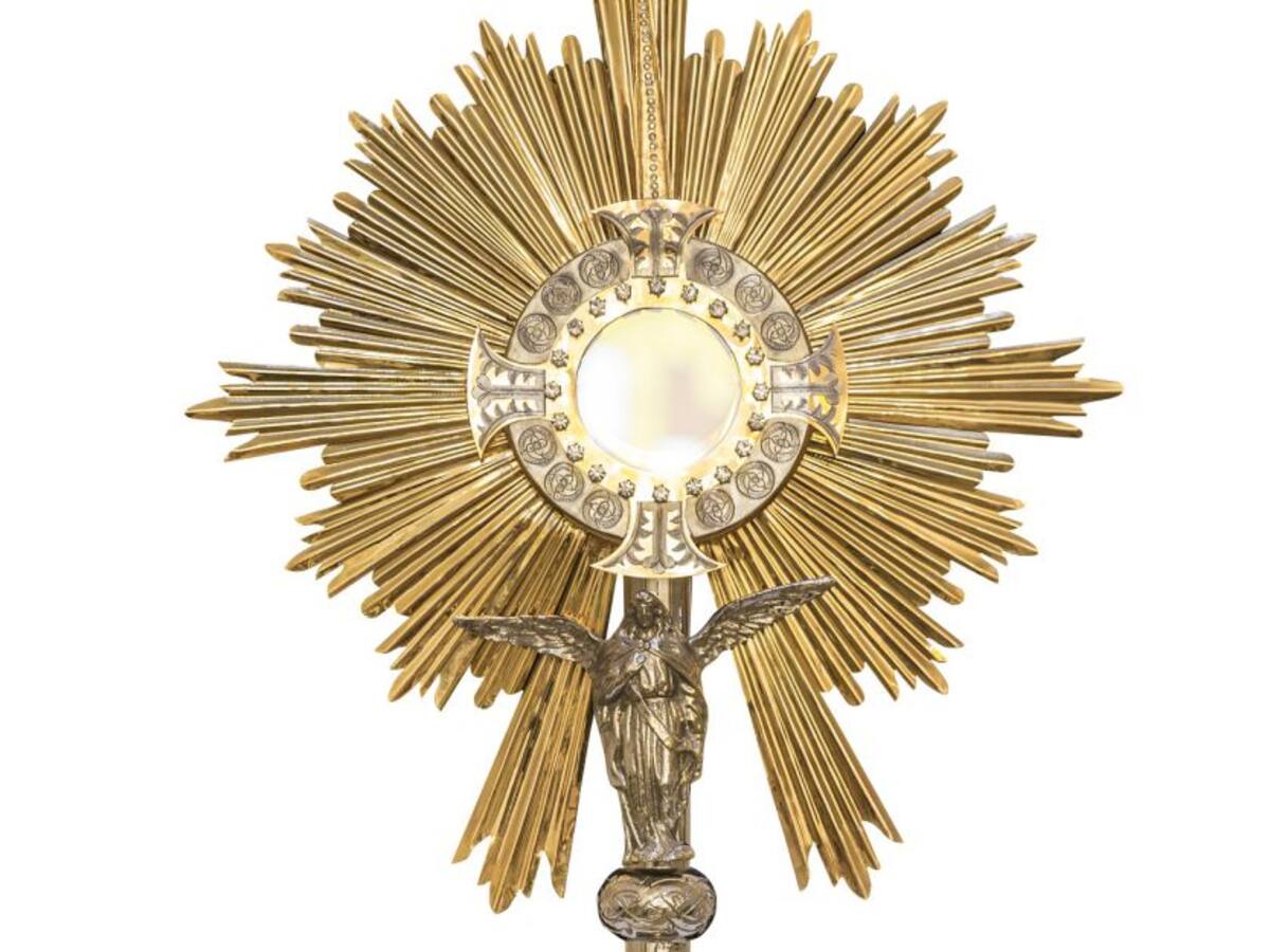 ¿Fue un milagro? Captan la imagen del Santísimo Sacramento en movimiento