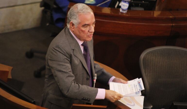 Contralor Edgardo Maya Villazón