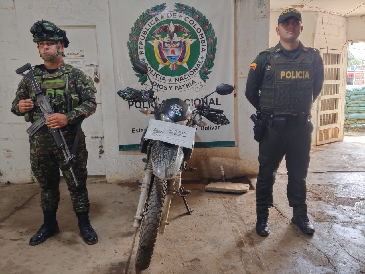 Recuperan motocicleta con orden de inmovilización por hurto en Montecristo