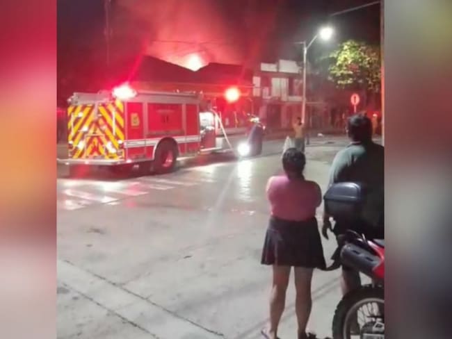 Incendio que afectó 8 locales en el barrio San Roque.