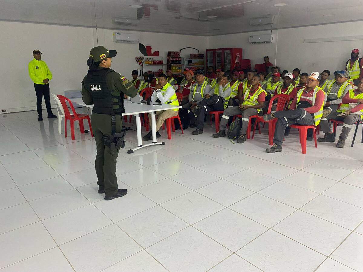 Policía metropolitana realizó curso antiextorsión en empresas de Cartagena