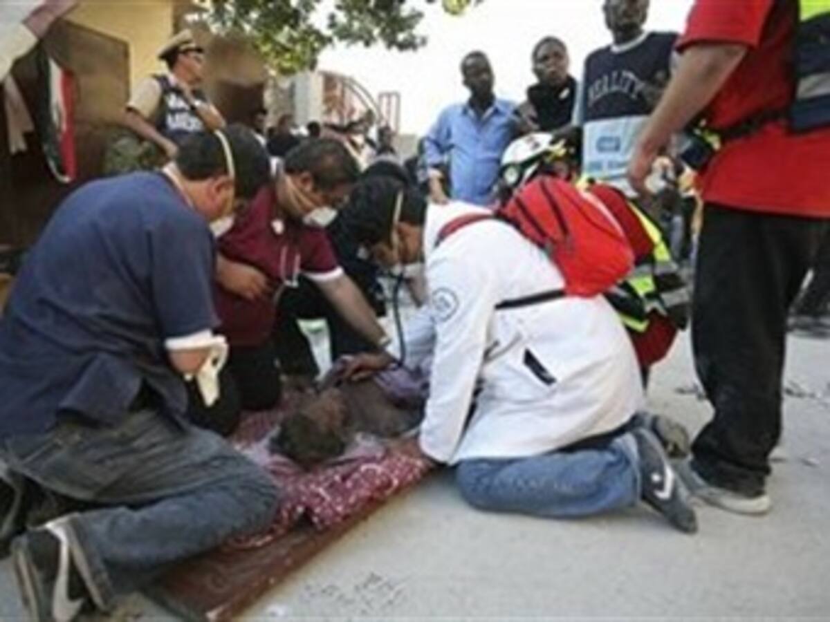 Tras cuatro días de tragedia comienzan a llegar ayudas humanitarias a Haití