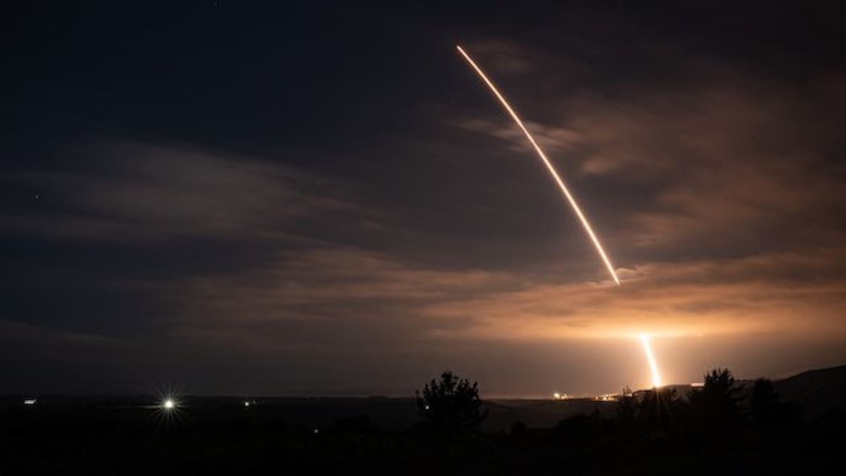 Extraen cuatro cadáveres del edificio en Haifa en el que impactó un misil iraní