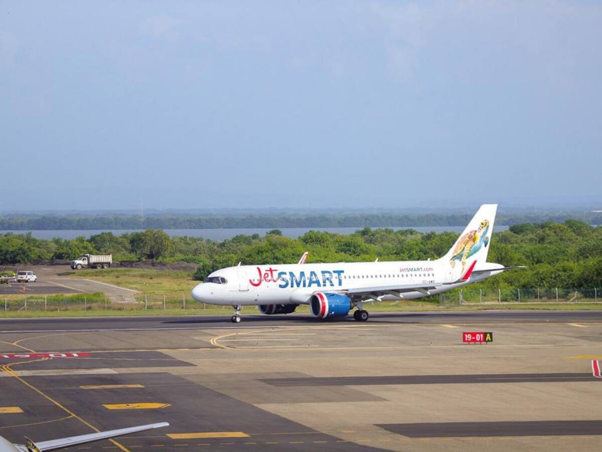 JetSMART celebra su primer vuelo entre Cartagena y Lima