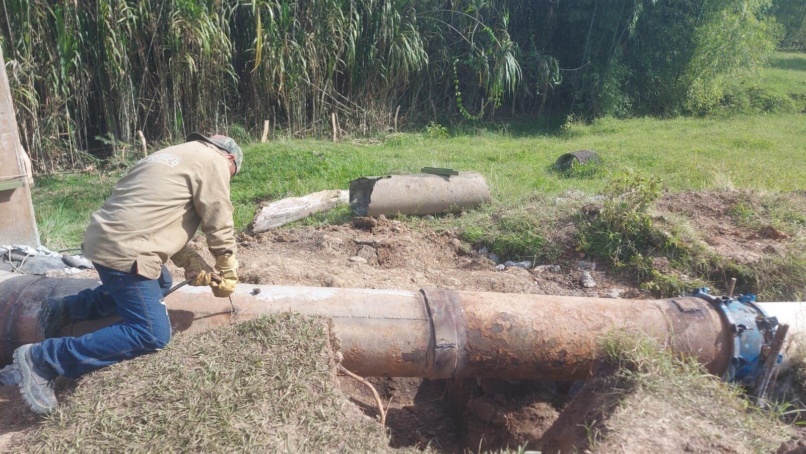 Trabajo de reparación del tubo - Empresa de Servicios Públicos de La Virginia