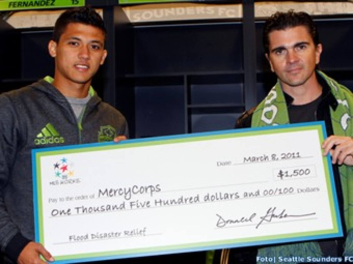 Freddy Montero recibe a Juanes en Seattle