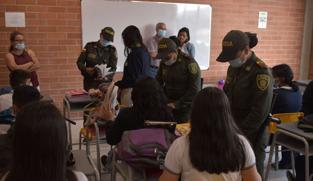 Operativos en los colegios de Ibagué 