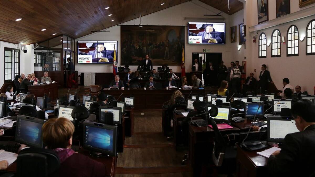 Desde el Concejo de Bogotá exigen explicaciones del presidente Petro