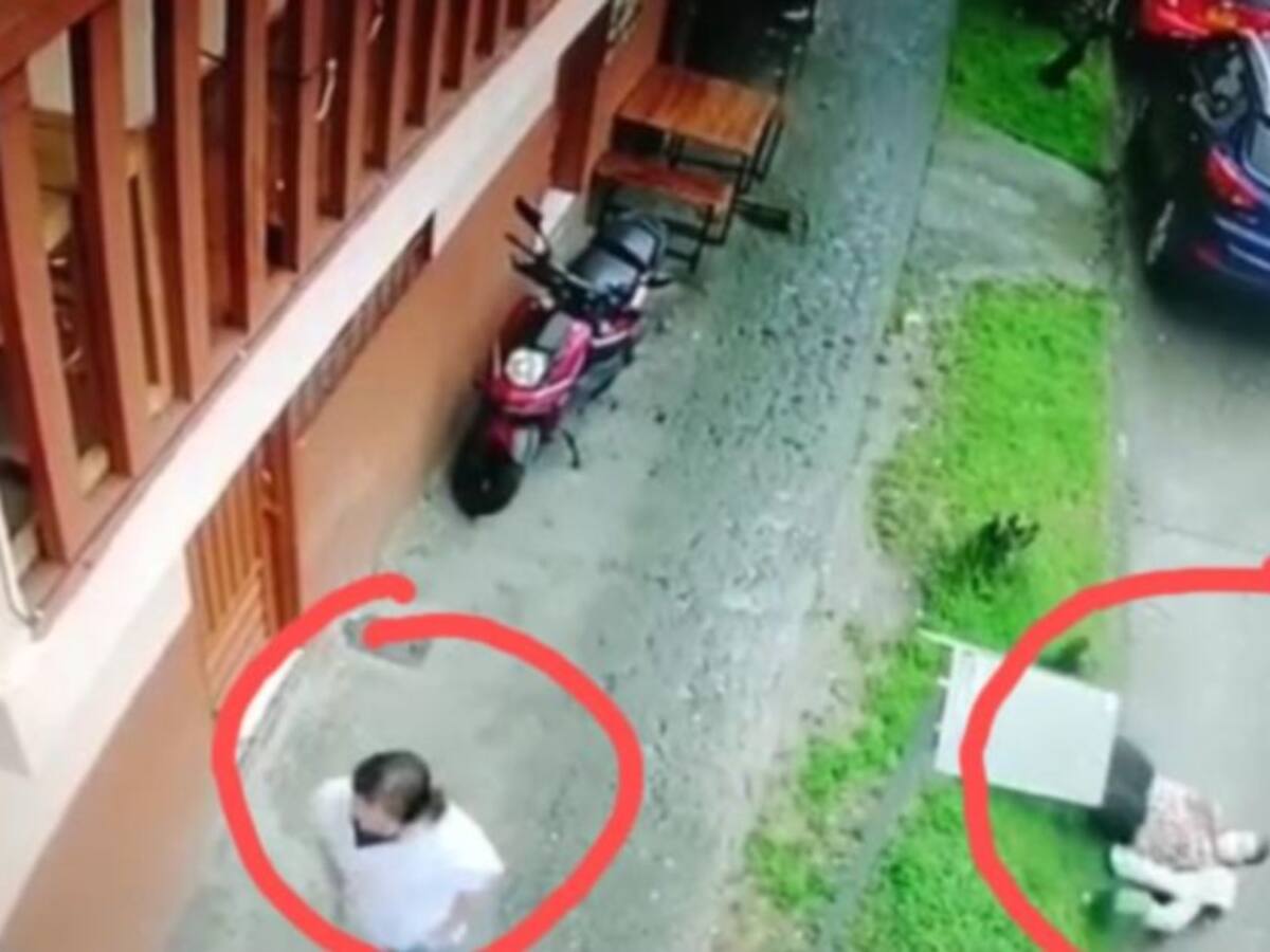 En vídeo quedó registrado hombre que empujó a una mujer en Manizales