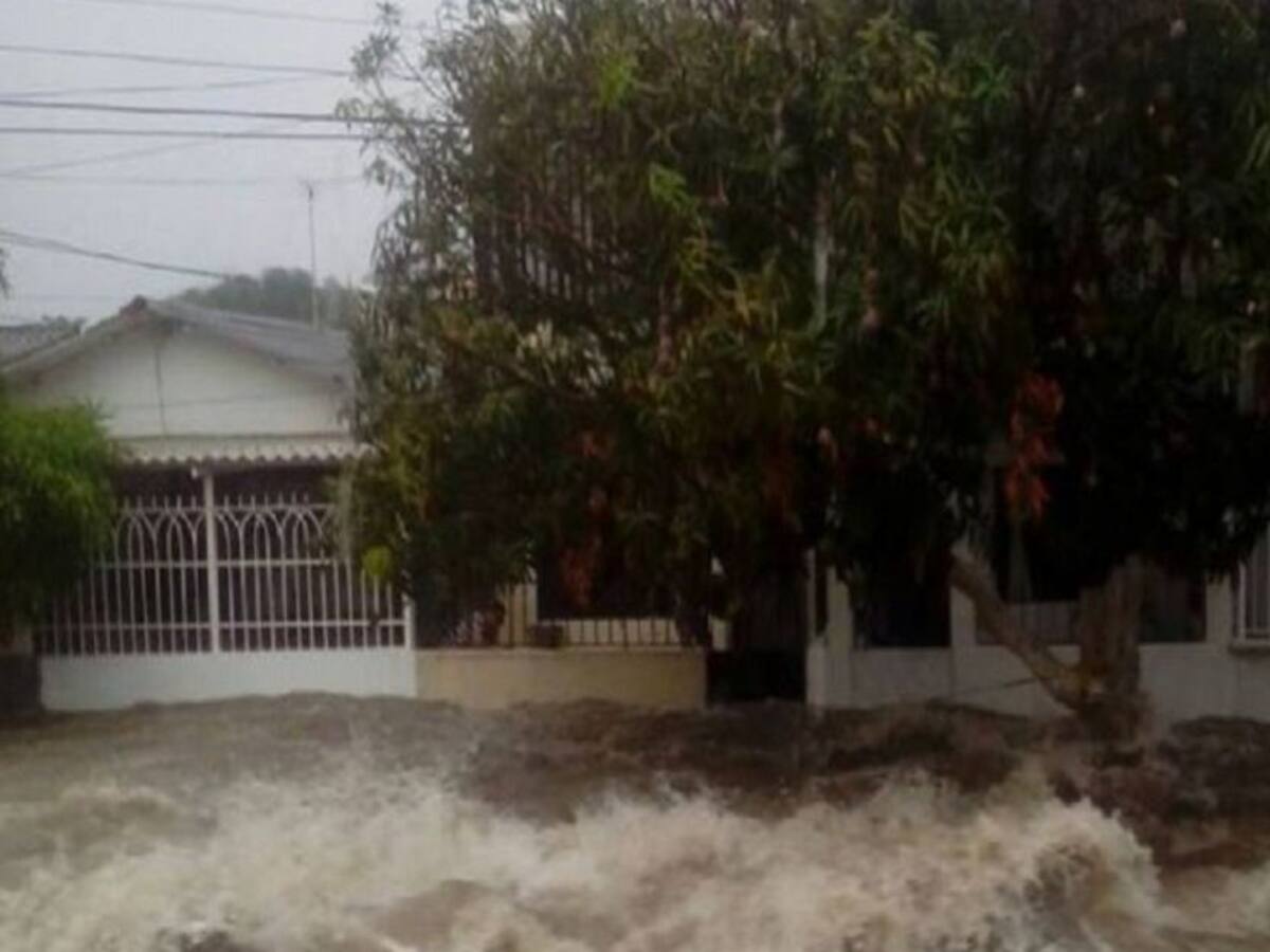 Dos jóvenes se salvaron tras ser arrastrados por un arroyo en Barranquilla