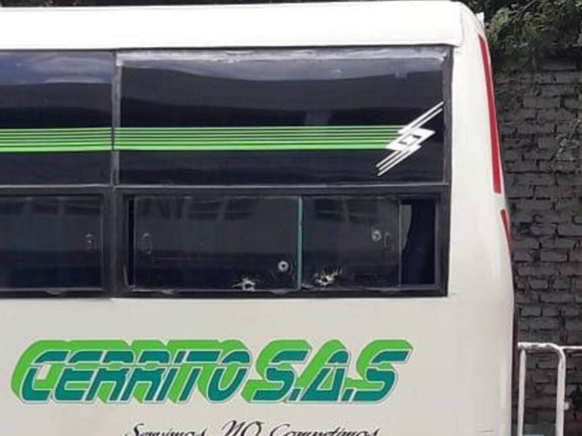 Sicarios dispararon contra buseta intermunicipal asesinando a bacterióloga