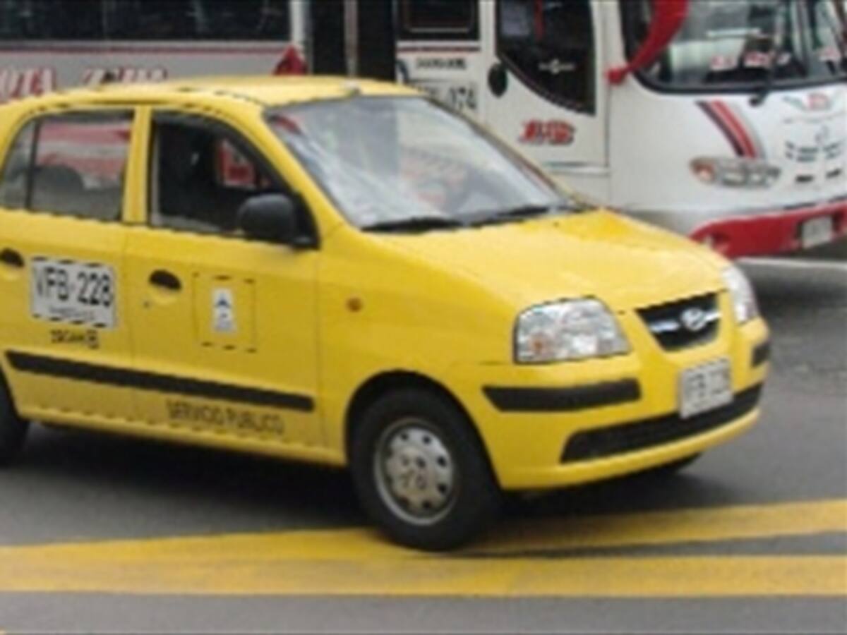 Debate por cobro de propinas en aplicaciones de taxis