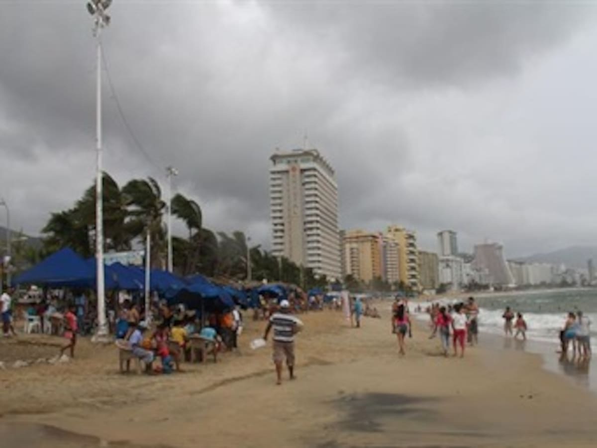 Tormenta Raymond se fortalece al avanzar hacia costas del Pacífico mexicano