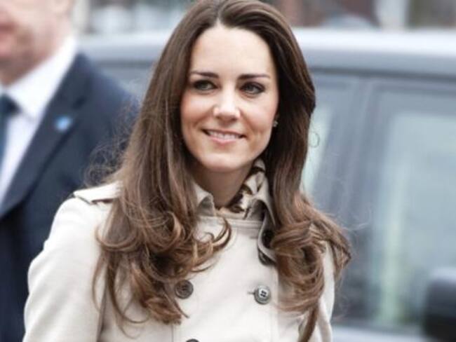 Catalina, duquesa de Cambridge: Su nombre real es Kate Middleton y es hija de Carole Elizabeth Goldsmithquien trabajaba como azafata, y Michael Francis Middleton quien es un despachador de vuelos quienes fundaron la empresa Party Pieces.