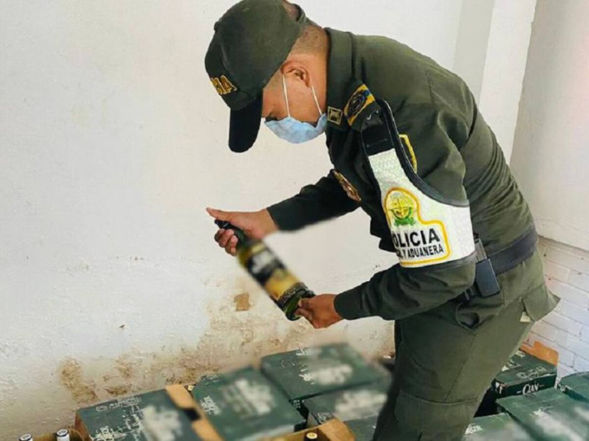 Policía incautó 400 botellas de licor de contrabando en Cartagena