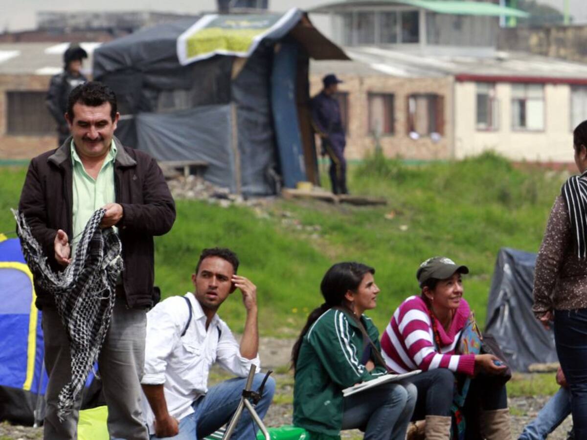 700 personas entre comunidades indígenas y campesinos han sido desplazados