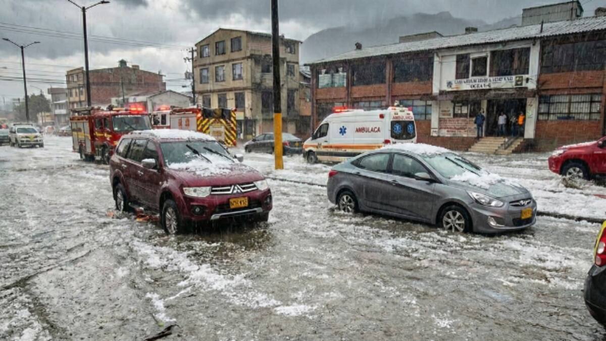 Emergencia en La Calera por fuerte aguacero con granizo que causó inundaciones en varios sectores