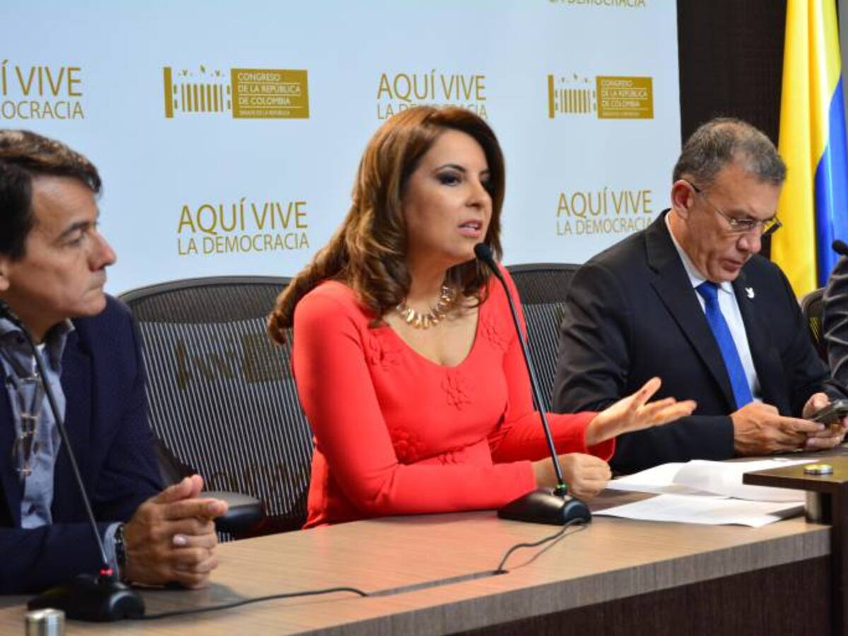 Personeros anuncian demandas internacionales para defender la salud