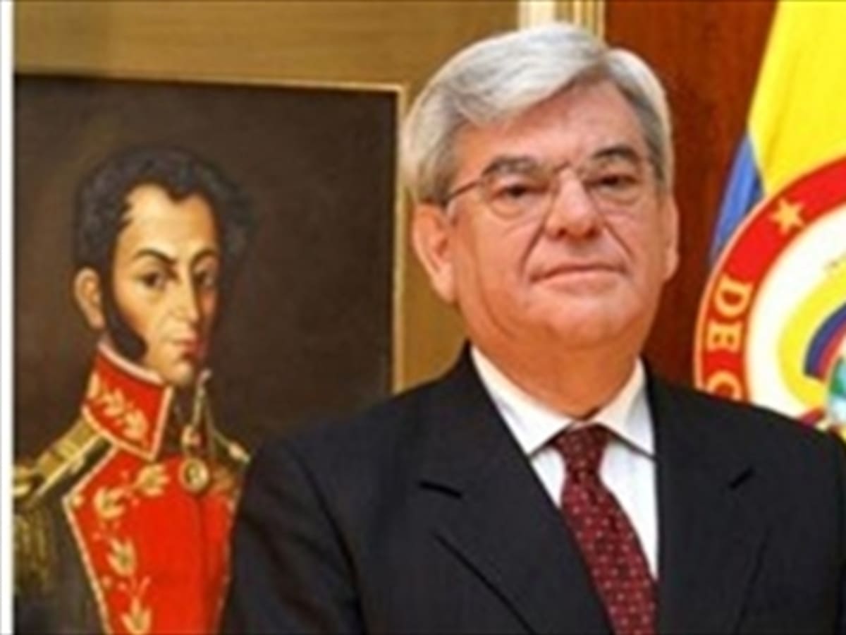 Siento en riesgo mi vida por confrontar a Pretelt: exmagistrado Pinilla