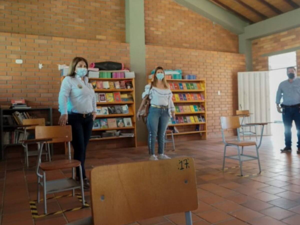 Santander priorizará vacunación a 9 mil docentes